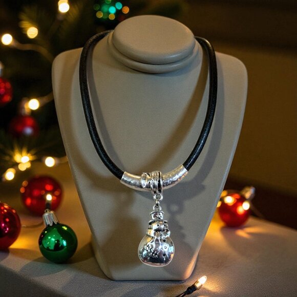 Silver snowman necklace - Picture 1 of 3